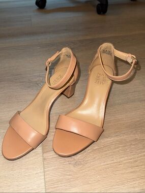 Naturalizer nude heels
